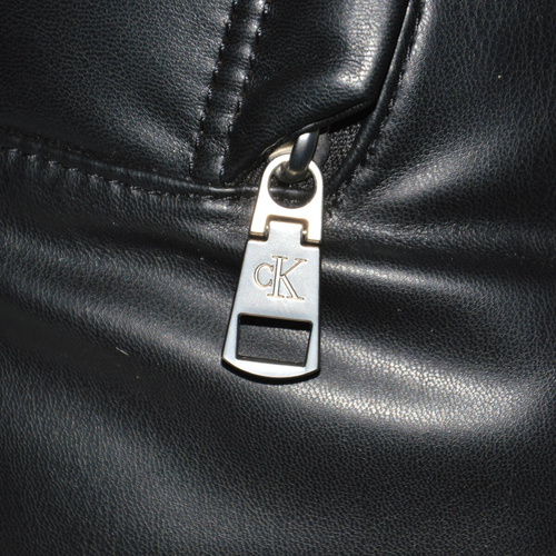 Plecak skórzany Calvin Klein na laptop czarny - ZM0ZM02568BDS