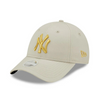 Czapka z daszkiem damska New Era 9FORTY MLB NY New York Yankees Metallic Logo Cream - 60222491